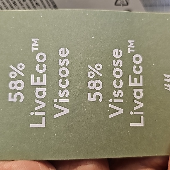 H&M, NWT wide leg white with pinstripe. Size medium. Elastic‎ waist with tie. - Picture 7 of 8